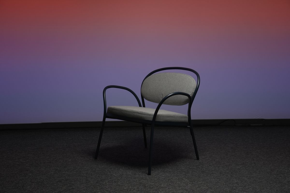 Wire accent chair