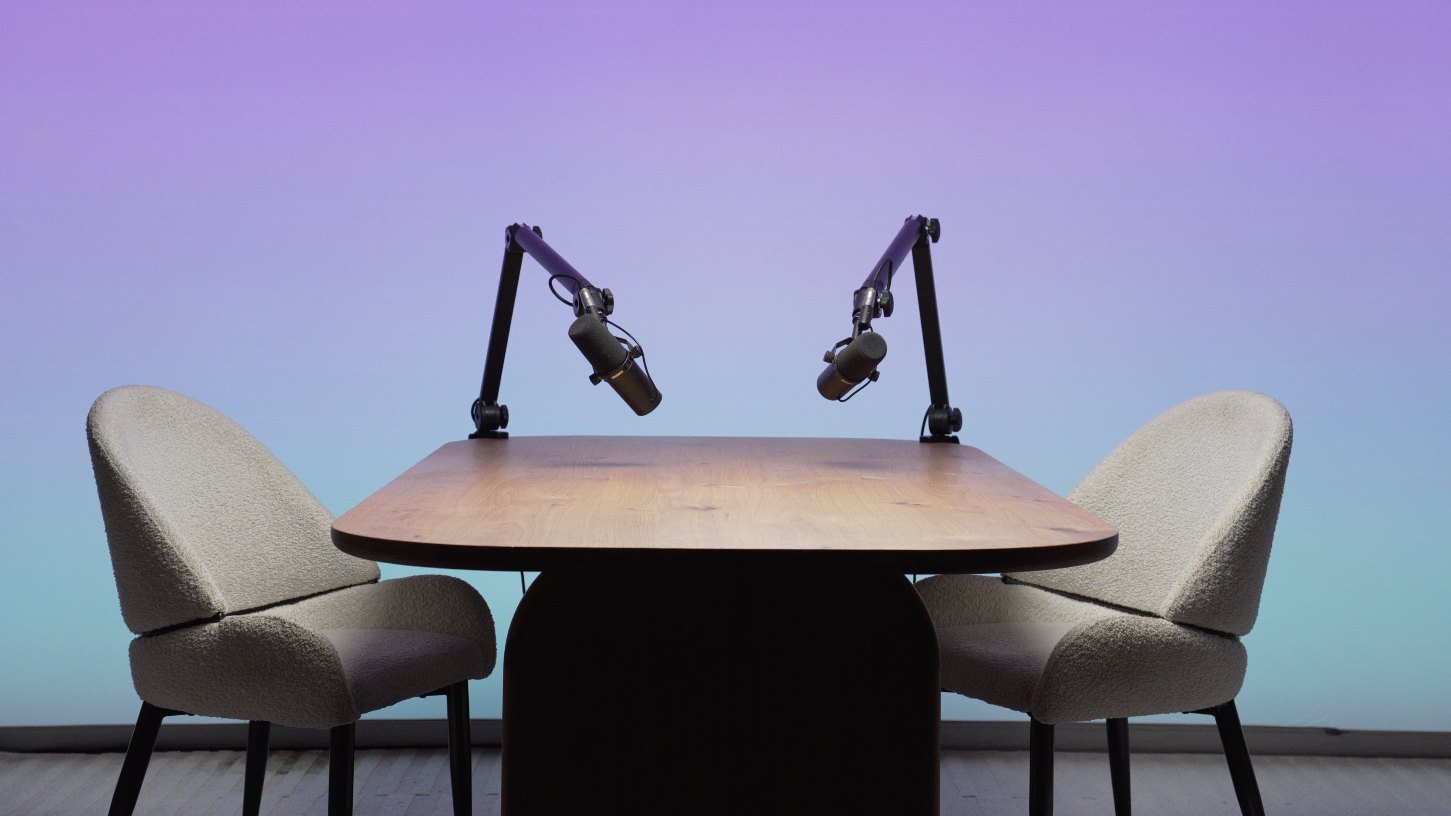 Backlit wall in an aurora gradient behind the desk set
